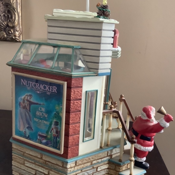 Enesco Toy Emporium music box - Picture 8 of 9